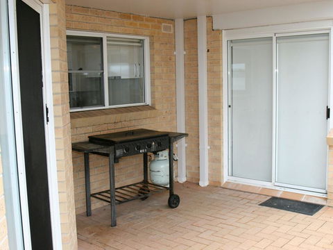 1 'The Clippers' 131 Soldiers Point Road - Fabulous Waterfront Unit - Hobart Tourism 2