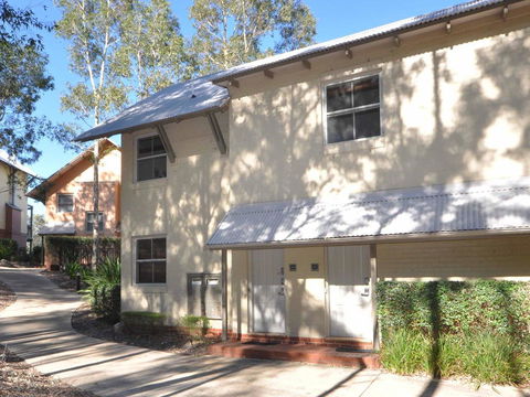 1 Bedroom Executive Villa Located Within Cypress Lakes - Tourism TAS 3