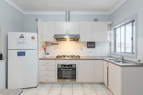 1 Double Quaint Private Room Near Public Bus Transport - SHAREHOUSE - Hobart Tourism 2