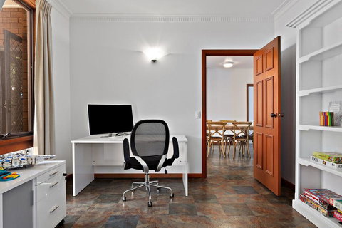 1 Gordon St, Cowes - Kenros Beach House - Hobart Tourism 0