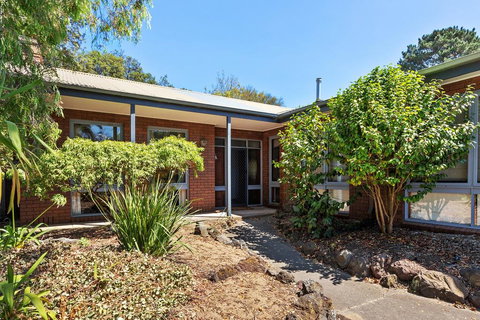 1 Gordon St, Cowes - Kenros Beach House - Hobart Tourism 1