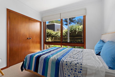 1 Gordon St, Cowes - Kenros Beach House - Hobart Tourism 2