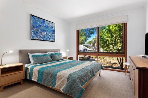 1 Gordon St, Cowes - Kenros Beach House - Hobart Tourism 3