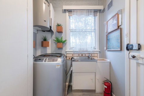 1 Private Double Room In Carramar 1 Minute Walk To Station - SHAREHOUSE - Hobart Tourism 3