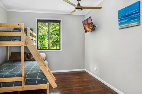11 Naiad Court - Rainbow Shores, Fantastic Family Retreat, Swimming Pool, 200m To Beach, Free Wi-Fi - Tourism TAS 1
