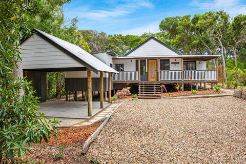 11 Naiad Court - Rainbow Shores, Fantastic Family Retreat, Swimming Pool, 200m To Beach, Free Wi-Fi - Tourism TAS 3