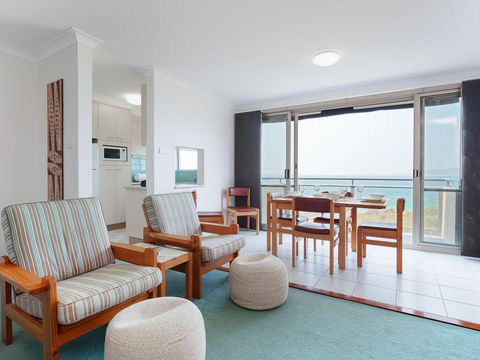 12 'Ocean Shores', 27 Weatherly Cl - Waterfront Unit With Sensational Water Views, WIFI & Air Conditioning - Hobart Tourism 3