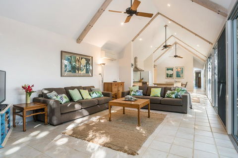 12 Childe Street, Byron Bay - Absolute Belongil Summerhouse - Hobart Tourism 0