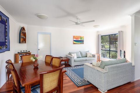 12 Ibis Court - Highset Beach House With Natural Bushland Gardens And Covered Decks - Hobart Tourism 3