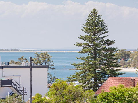 13 'Cote D'Azur', 61 Donald Street - Lovely Unit With Air Con, Pool, Lift And WiFi - Hobart Tourism 0