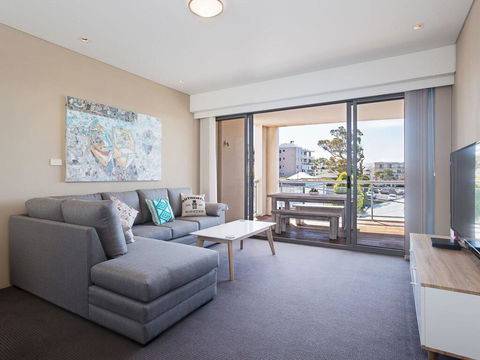 13 'Cote D'Azur', 61 Donald Street - Lovely Unit With Air Con, Pool, Lift And WiFi - Hobart Tourism 1