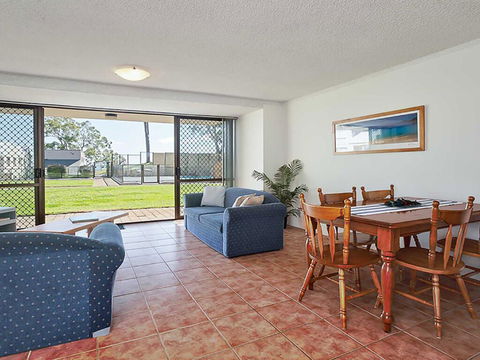 13 'The Poplars' 34 Magnus Street - Ground Floor Unit And Pool In Complex - Hobart Tourism 3