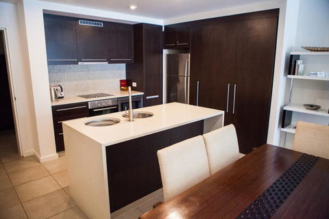 131 Sea Temple Luxury Swimout Apt. - Hobart Tourism 3
