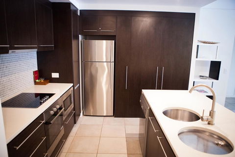 131 Sea Temple Luxury Swimout Apt. - Hobart Tourism 2