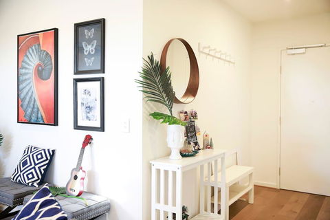 136, Light-filled Homely Box Hill Apt, 2Bed2BathFreeParking - Hobart Tourism 2