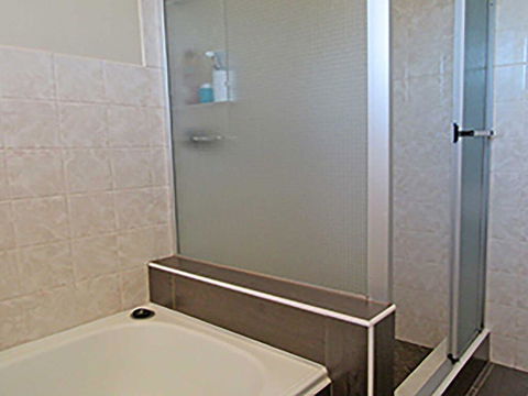 15 'Kanangra', 39 Soldiers Point Road - Fantastic Unit Right On The Water - Hobart Tourism 2