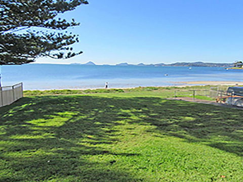 15 'Kanangra', 39 Soldiers Point Road - Fantastic Unit Right On The Water - Hobart Tourism 0