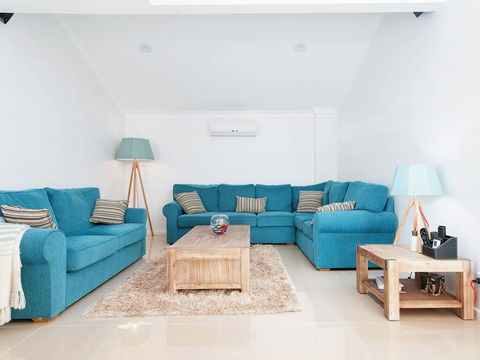 15 'The Moorings', 4 Cromarty Road - Stunning With Water Views & Pool - Hobart Tourism 2