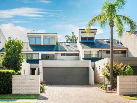 15 'The Moorings', 4 Cromarty Road - Stunning With Water Views & Pool - Hobart Tourism 0