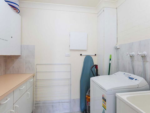 16 'The Moorings' 4 Cromarty Road - Waterfront Property With Pool & Air Conditioning - Hobart Tourism 2