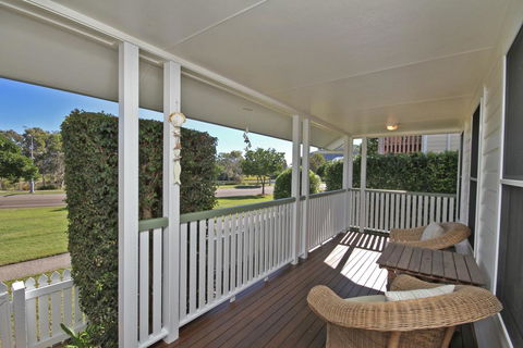 16 Beachway Pde, Marcoola: Linen Incl, WiFi, Pet Friendly, A/Cond. 500 BOND - Tourism TAS 0