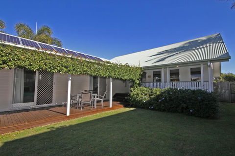 16 Beachway Pde, Marcoola: Linen Incl, WiFi, Pet Friendly, A/Cond. 500 BOND - Tourism TAS 1