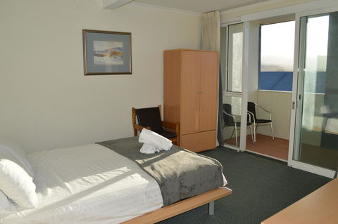 16 Lakeview Plaza - Tourism TAS 3