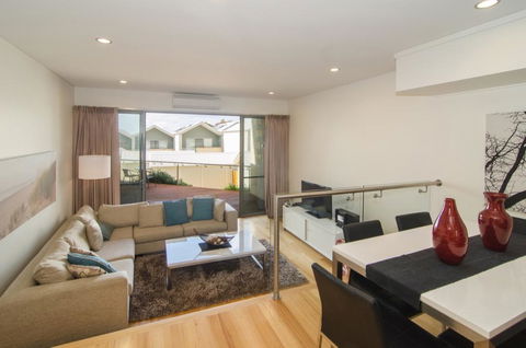 16 Seine Bay Apartment - Hobart Tourism 1