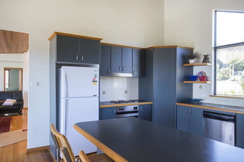 17 Canberra Crescent - Prestige Views At Burrill Lake - Hobart Tourism 1