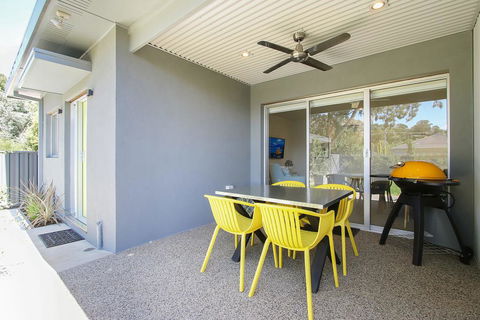 18 On Rayner - Swish Apartment Myrtleford - Hobart Tourism 3