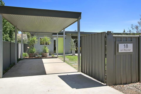 18 On Rayner - Swish Apartment Myrtleford - Hobart Tourism 2