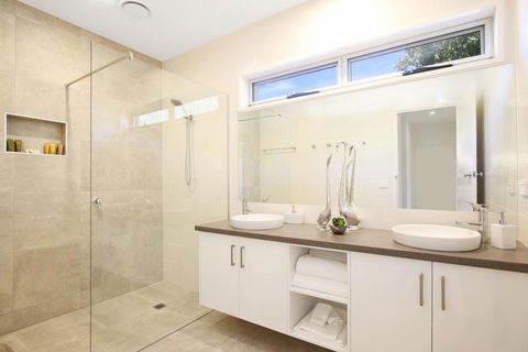 18 On Rayner - Swish Apartment Myrtleford - Hobart Tourism 0