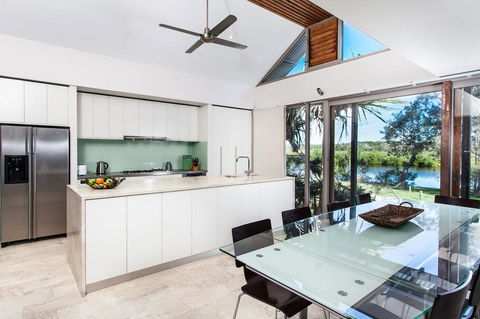 18A Childe Street, Belongil Beach - Belongil Beach Pavilion House - Hobart Tourism 1