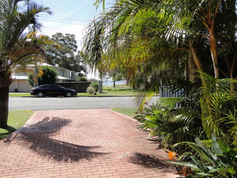 2 'Copacabana', 61 Sandy Point Road - Cute Unit With Water Views From The Balcony - Hobart Tourism 0