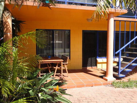 2 'Copacabana', 61 Sandy Point Road - Cute Unit With Water Views From The Balcony - Hobart Tourism 1