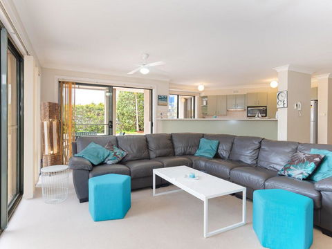 2 'Peninsula Waters' - Three Bedroom Unit With Spacious Private Courtyard & WIFI - Hobart Tourism 1