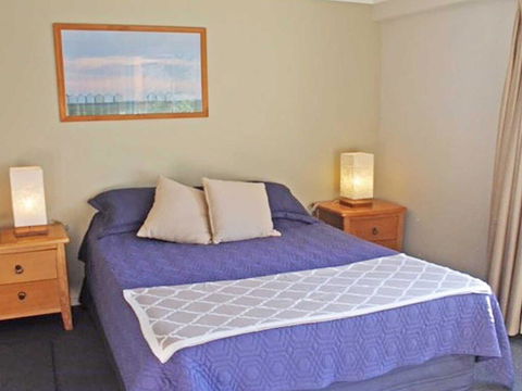 2 'Seashells' 21-23 Magnus Street - Pool , Lift , Aircon - Hobart Tourism 2