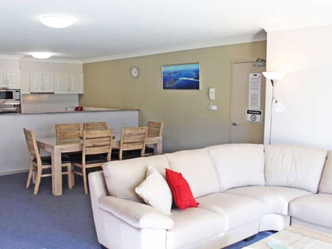 2 'Seashells' 21-23 Magnus Street - Pool , Lift , Aircon - Hobart Tourism 3