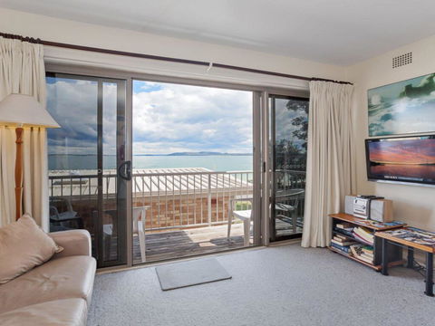 2 'Sunnie Belle' 3 Victoria Parade- Water Views Over Nelson Bay Foreshore - Hobart Tourism 2