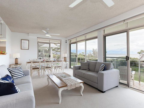 2 'The Helm' 22 Voyager Cl - Stunning Waterfront Unit With Air Conditioning - Hobart Tourism 2