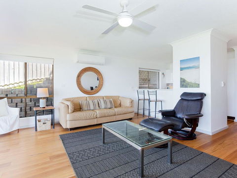 2 'The Pelicans' 53 Soldiers Point Road - Ground Floor Unit On The Waterfront - Hobart Tourism 1