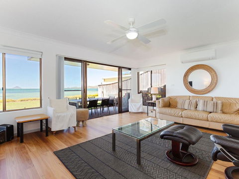 2 'The Pelicans' 53 Soldiers Point Road - Ground Floor Unit On The Waterfront - Hobart Tourism 0