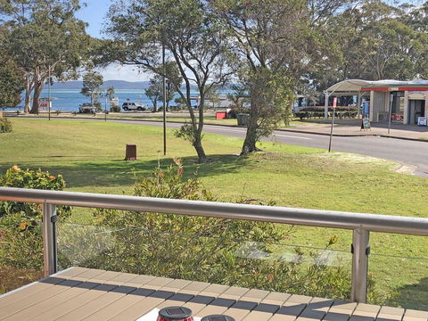 2 'Villa Ellisa', 8-10 Columbia Cl - Beautiful Water Views & Directly Across To Little Beach - Hobart Tourism 3