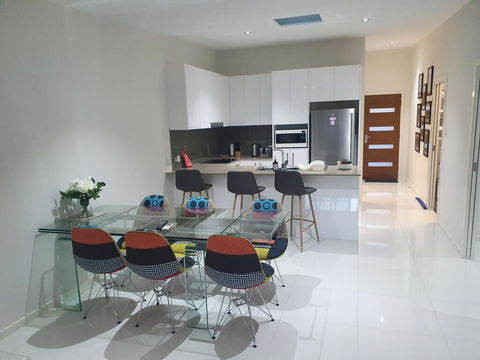 2 BDR Sea View Guest House - Hobart Tourism 2