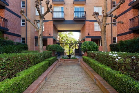 2 Bed Sydney Executive Apt Close To City - Tourism TAS 3