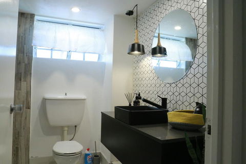 2 Bedroom Close To CBD - Tourism TAS 2