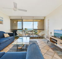 2 Bedroom Top Floor Unit - Ocean Views and Pool - Tourism TAS
