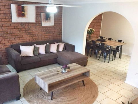 2/10 Catalina Close - Walk To Shoal Bay Beach - Hobart Tourism 1