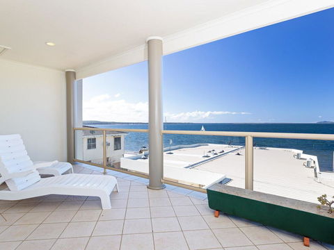 2/141A Soldiers Point Road - Large Waterfront Duplex Across From The Bowling Club - Hobart Tourism 0