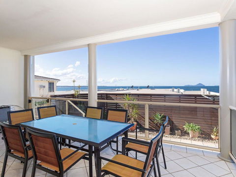 2/141A Soldiers Point Road - Large Waterfront Duplex Across From The Bowling Club - Hobart Tourism 2